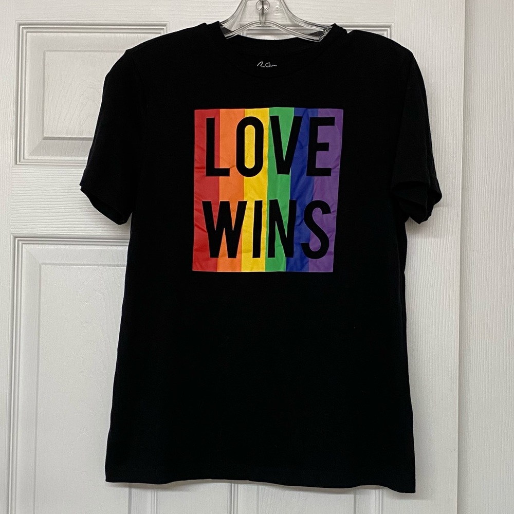 City Streets Love Wins Rainbow Pride Black Short Sleeve SOFT T-shirt Sz S